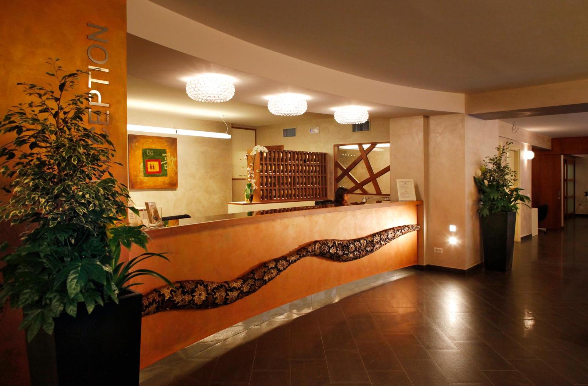 קיאברי Hotel Monte Rosa מראה חיצוני תמונה