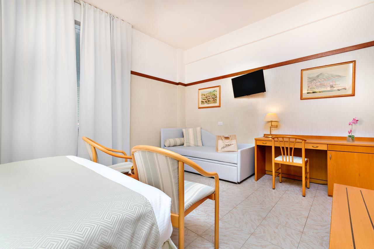 קיאברי Hotel Monte Rosa מראה חיצוני תמונה